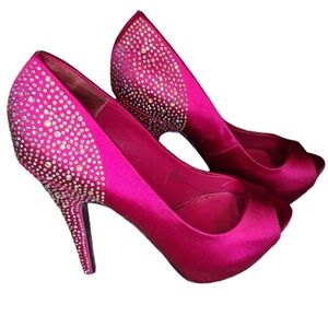 *NEW* Steve Madden Hot Pink Studded Heel